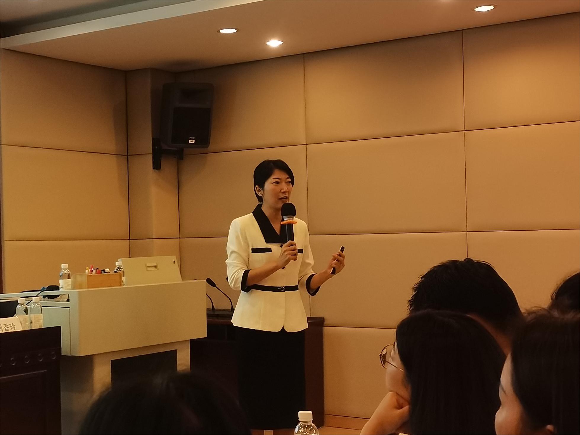 2-成都益诚企业管理咨询有限公司资深讲师周香玲老师授课.jpg